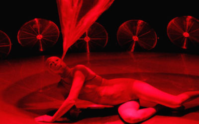 VORTEX della compagnia Non Nova, regia, coreografia e interpretazione di Phia Ménard